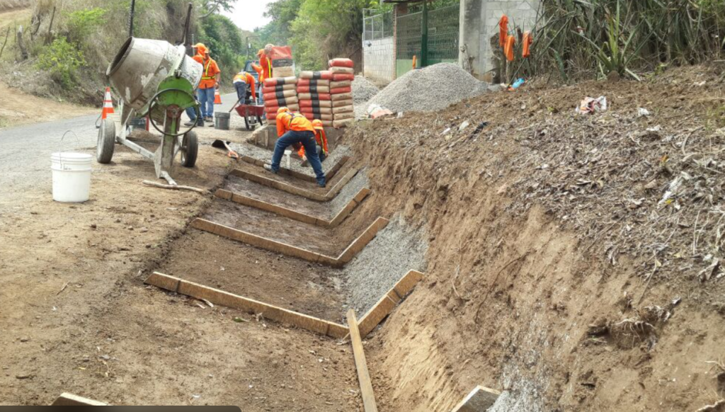 Cunetas en Carreteras: Qué son, tipos, diseño y función en el drenaje vial